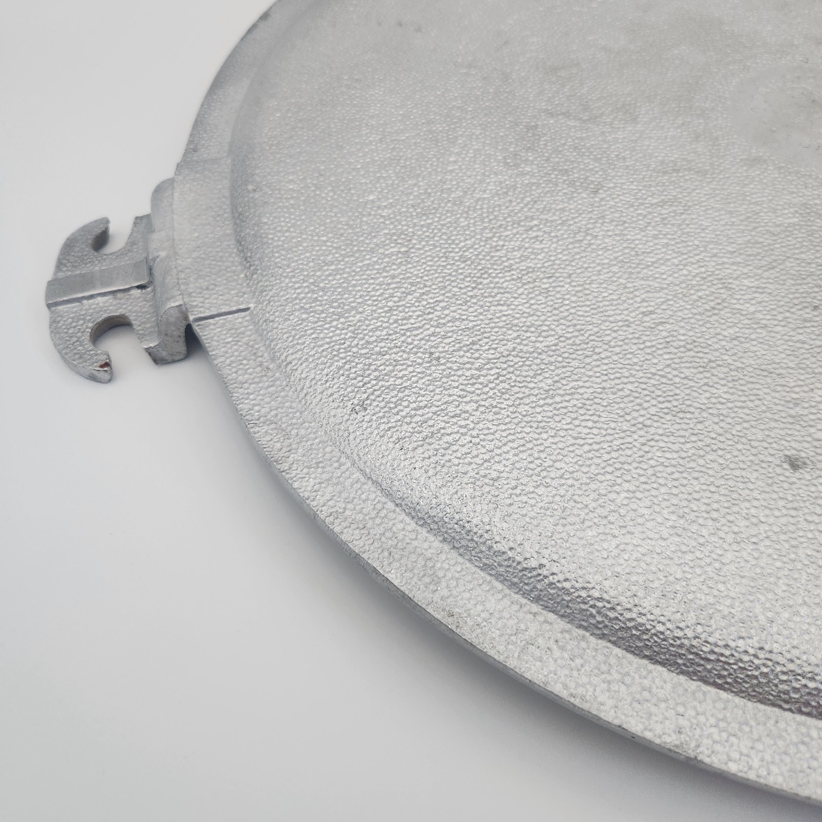 Vtg Guardian Service Ware Cast Hammered Aluminum Griddle Platter Pizza Tray 15.5