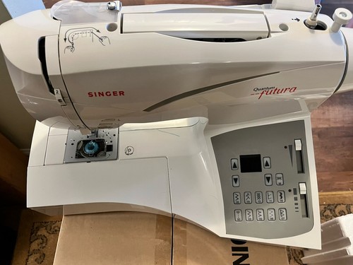 Singer Quantum Futura CE-200 Computerized Sewing/Embroidery Machine New Open Box - Picture 5 of 17
