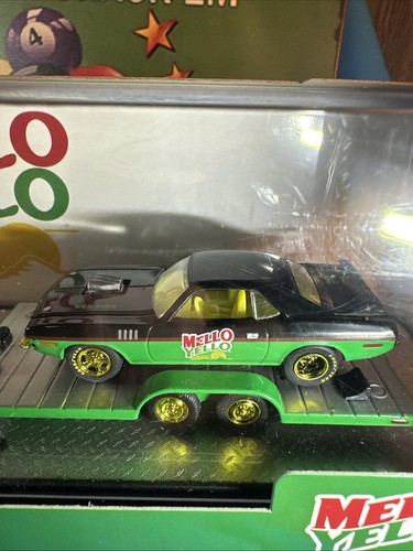 M2 HAULER MELLO YELLO🔥CHASE 1967 DODGE A100 PANEL VAN & 1971 PLYMOUTH HEMI CUDA - Picture 5 of 9