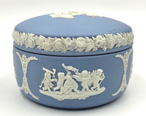 WEDGWOOD BLUE PENTEFOIL BEAN SHAPE JASPERWARE TRINKET BOX - Picture 5 of 12