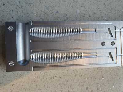 2 CAVITY ALUMINIUM MOLD MACHT 2 X 4  8g PADDLE TAIL KÖDER ZUM ANGELN