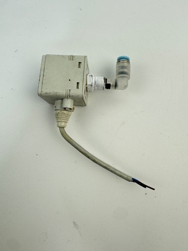 SMC ISE40-T1-22L Digital Pressure Sensor Switch -0.1 to 1MPa, NPN, 12-24VDC - Picture 2 of 7