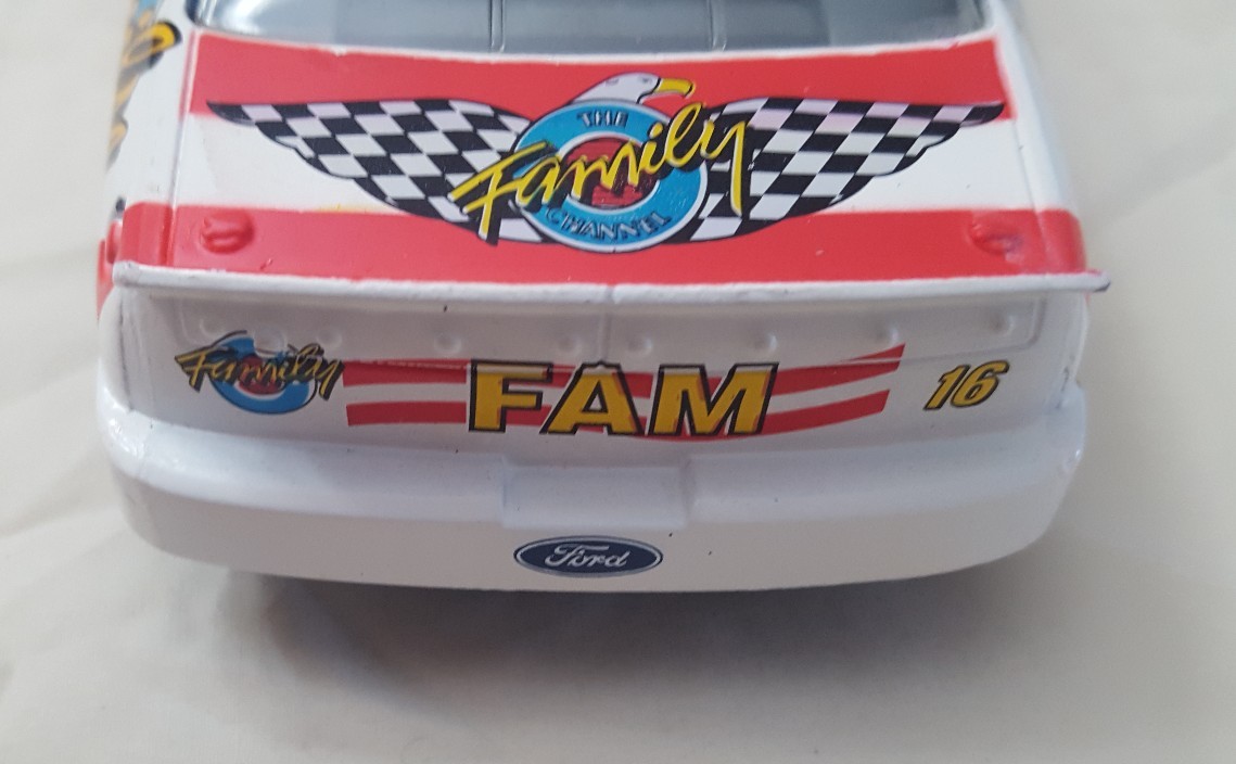 ミニカー　NASCAR Earnhardt Racing Family 1995 Racing Champions #16 The Family Channel 1:24 Scale Ford