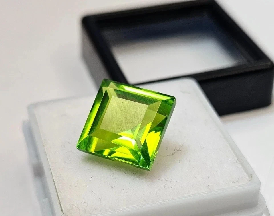 Awesome Green Peridot Princess Cut 13-14 Ct Natural EGL Certified Loose Gemstone - Image 3 of 4