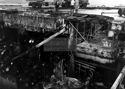 USS FORRESTAL ELEVATOR DAMAGE NAS CUBI POINT 1967 5X7 PHOTO