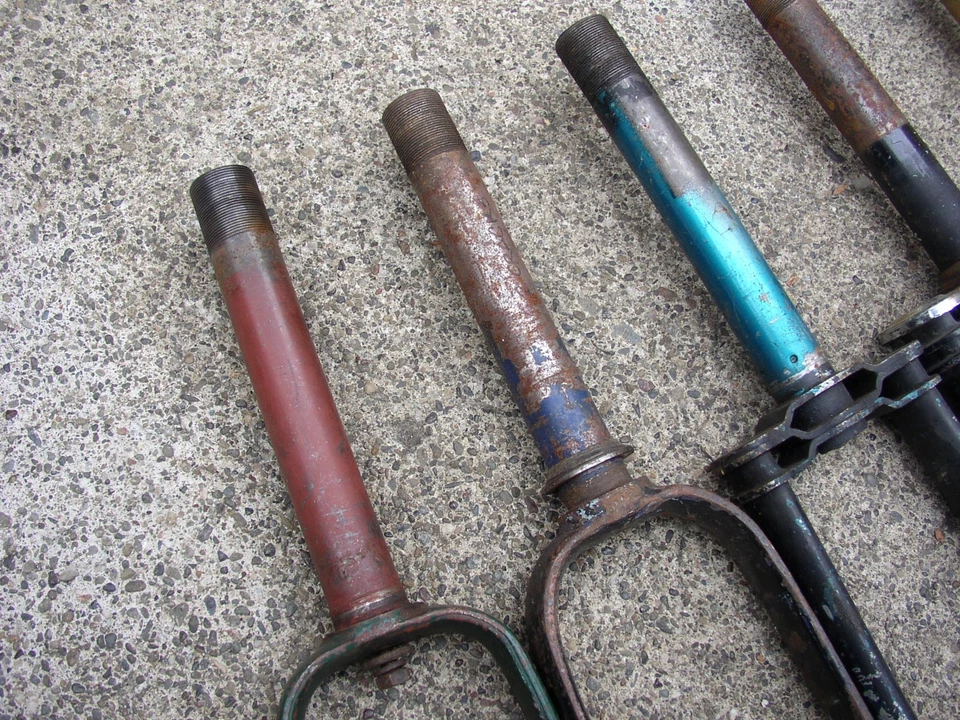 7 VINTAGE FORKS- 5- SCHWINN CWC ROLLFAST 26" BALLOON & 2- 24" liteweight /other - Image 2 of 4