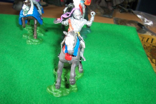 BRITAINS SWOPPET 4 MOUNTED KNIGHTS FOR SPARES WAR OF THE ROSES - Picture 6 of 16