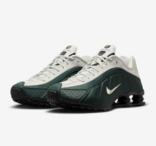 NIKE Shox R4 HQ1988-300 Black Spruce Spruce Aura Black Olive Aura