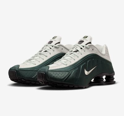 NIKE Shox R4 HQ1988-300 Black Spruce Spruce Aura Black Olive Aura