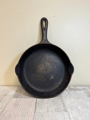 VINTAGE GRISWOLD CAST IRON SKILLET FRYING PAN NUMBER 6 699 D ERIE, PA U.S.A.