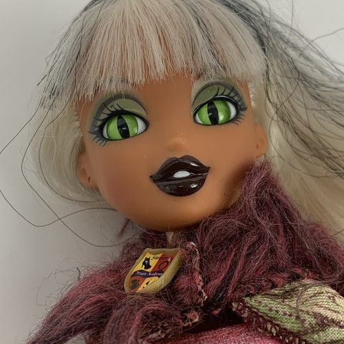 Bratz Bratzillaz Glam Gets Wicked Dolls Sashabella Paws & Yasmina Clairvoya - Picture 3 of 19