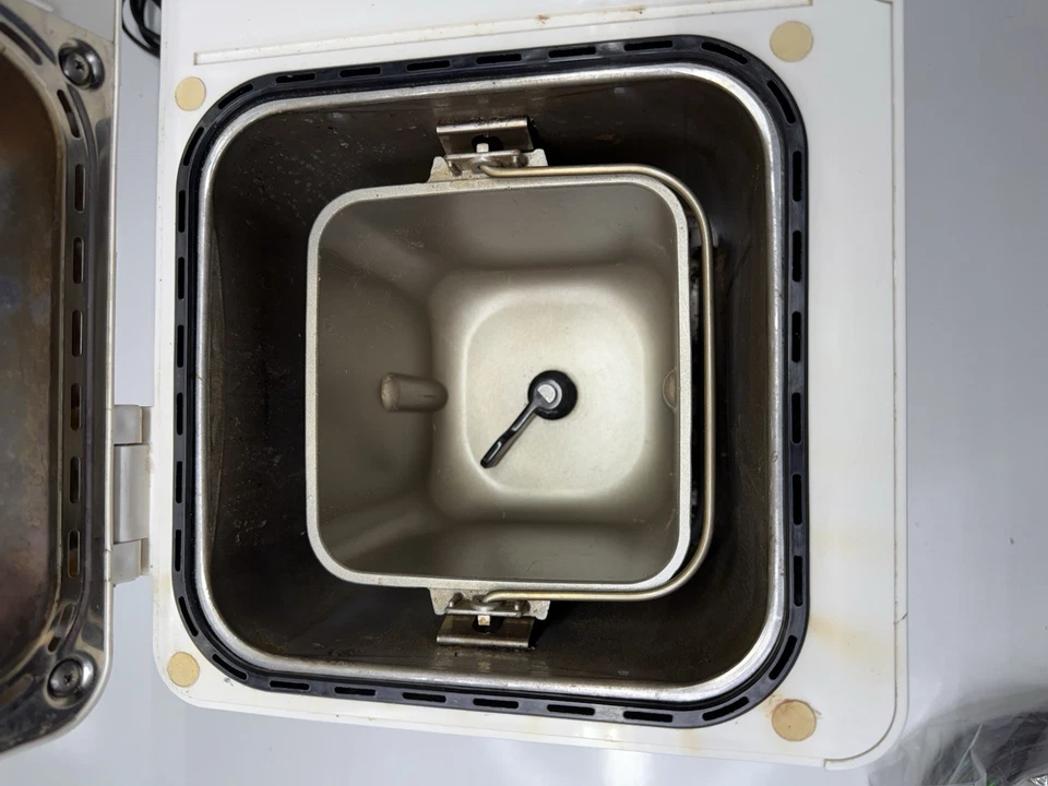 Máquina de pão Maxim Accu-Bakery BB-1 - Imagem 3 de 4