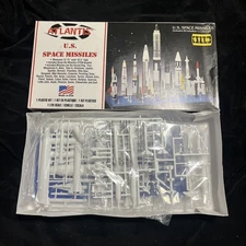 Atlantis Models 1/128 Scale U.S. Space Missiles Plastic Model 36 Missiles