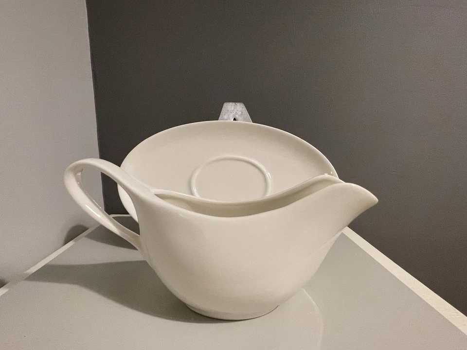 Vintage Maxwell & Williams White Basics Gravy Boat And Under Plate Porcelain - Image 4 of 4