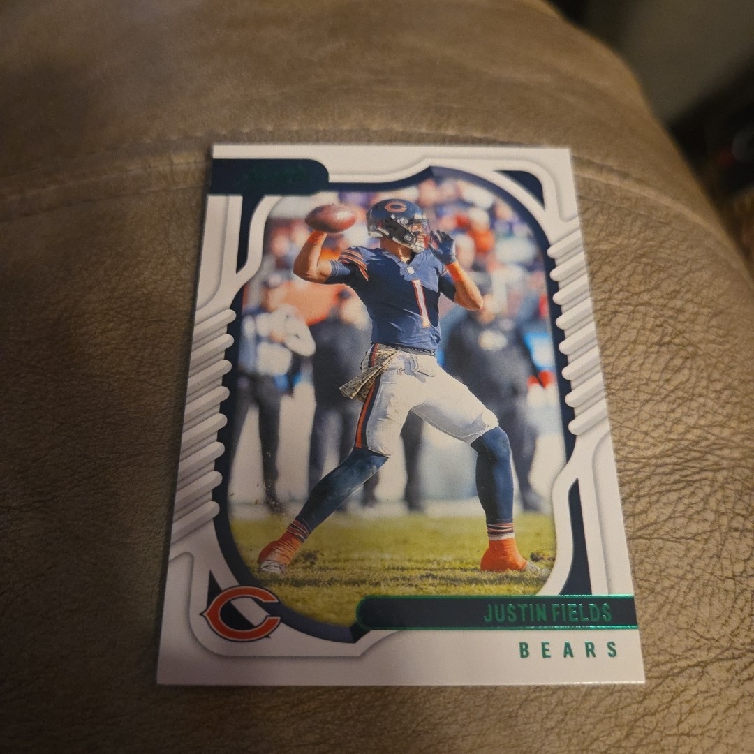 2022 Panini Absolute Green Foil Justin Fields Chicago Bears #15 Parallel