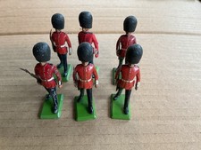 6 - Britains LTD Lead Soldiers - Britains Grenadier Guards or Scots Guards