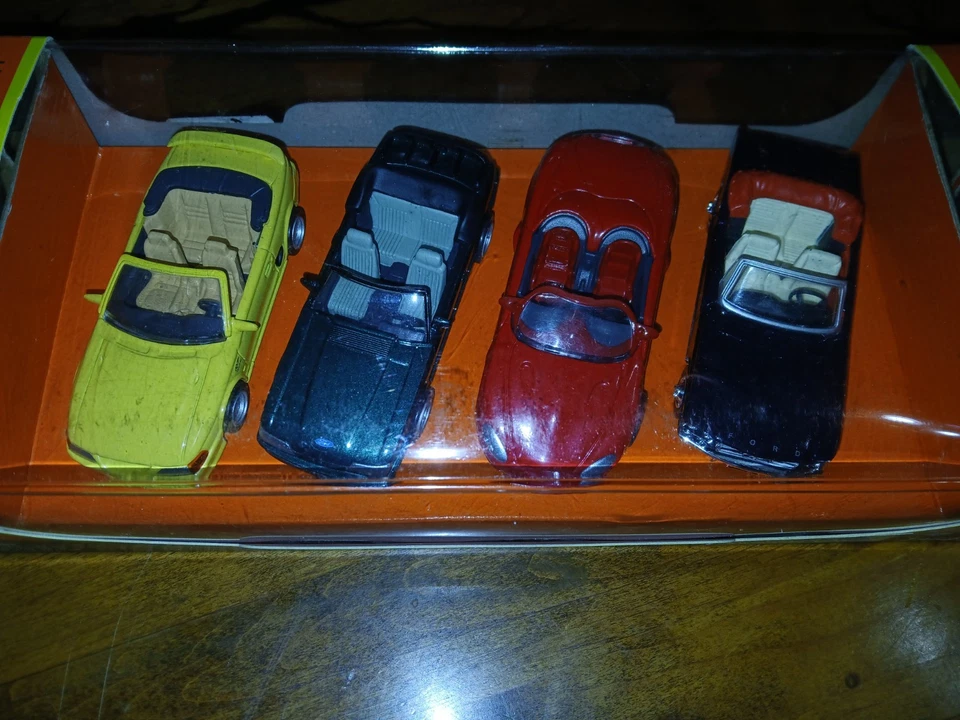 New-Ray Ford Mustang pacote com 4 carros Diecast 1:43 - 48635 HTF - Imagem 2 de 4