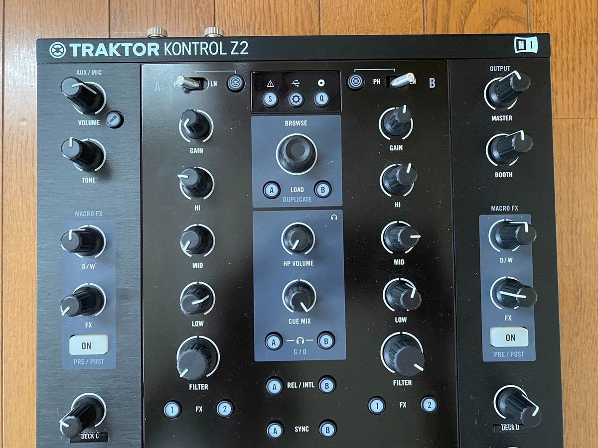 Native Instruments Traktor Kontrol Z2 2-Channel Mixer Native Instruments Traktor Kontrol Z2 2-Channel Mixer