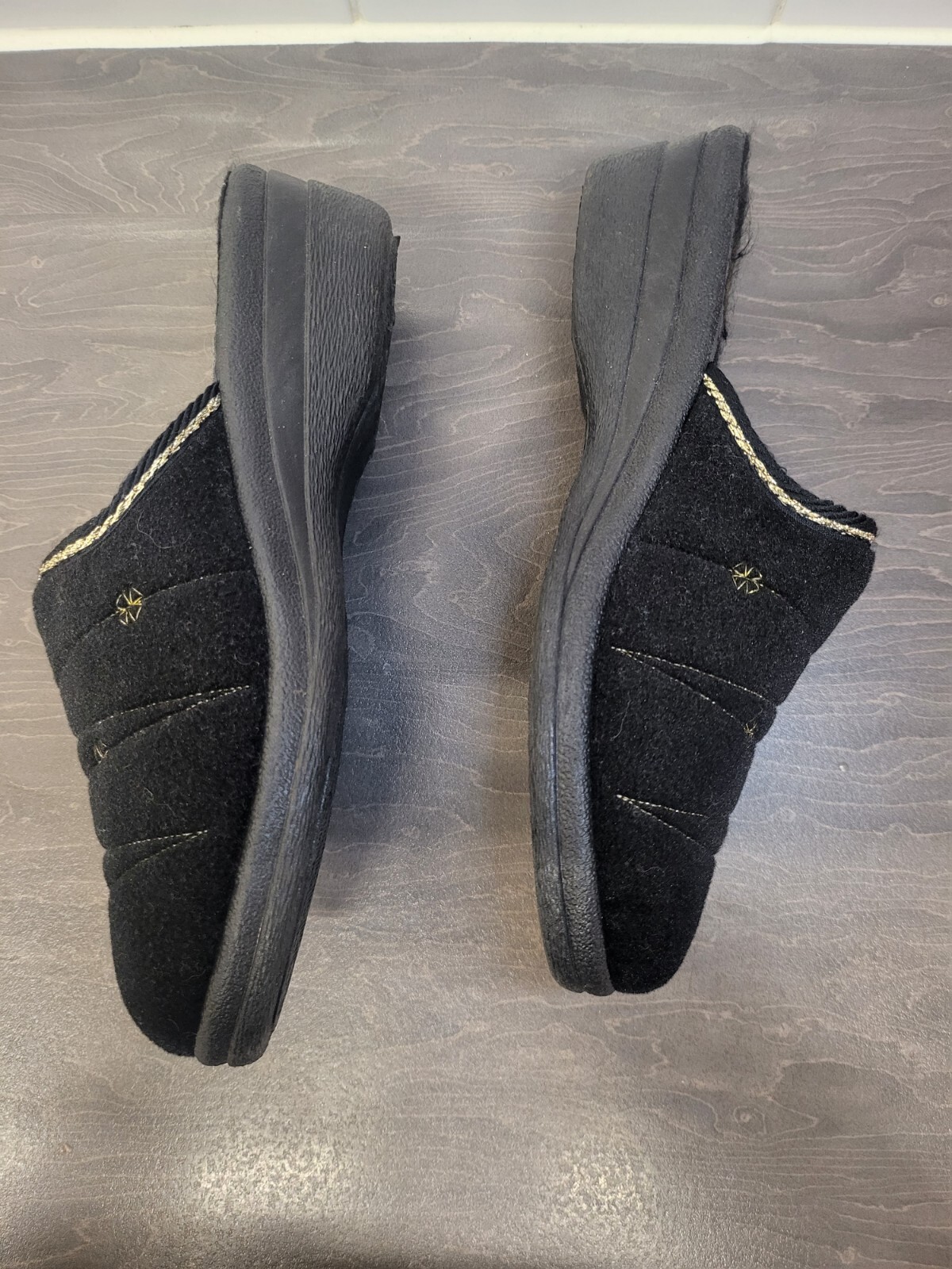 SAOLA Pantofole Zeppa Donna Taglia 7 (40) Nero Oro Suola Plastica Tomaia Tessuto Finto