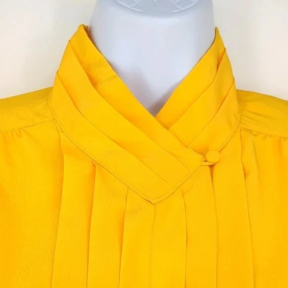 Blusa Vintage Años 90 Satén Brillante Brillante Satinado Amarillo Cuello Alto Plisado Delantero 12 Foto 2 de 4