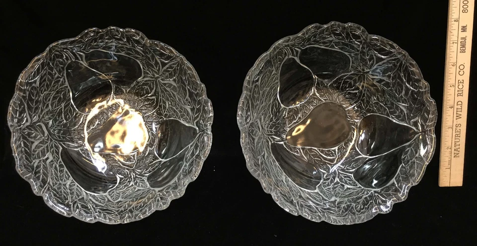 Juego de 2 cuencos para servir vidrio transparente peras hojas texturizadas diseño festoneado borde superior Foto 2 de 3