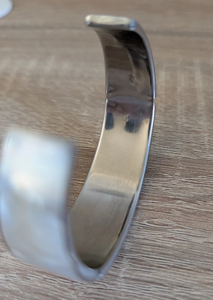 Brazalete Brazalete Moda Madreperla Iridiscente Tono Plata Foto 3 de 4