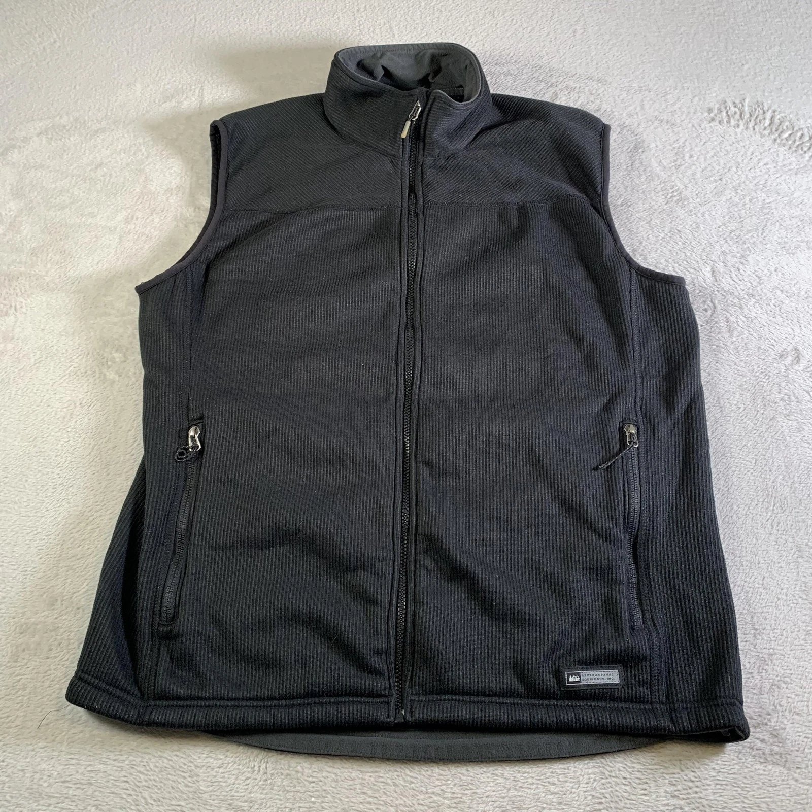 REI Vest Mens XL Black Polartec Fleece Full Zip Pockets Hiking Outdoor Warm
Opens in a new window or