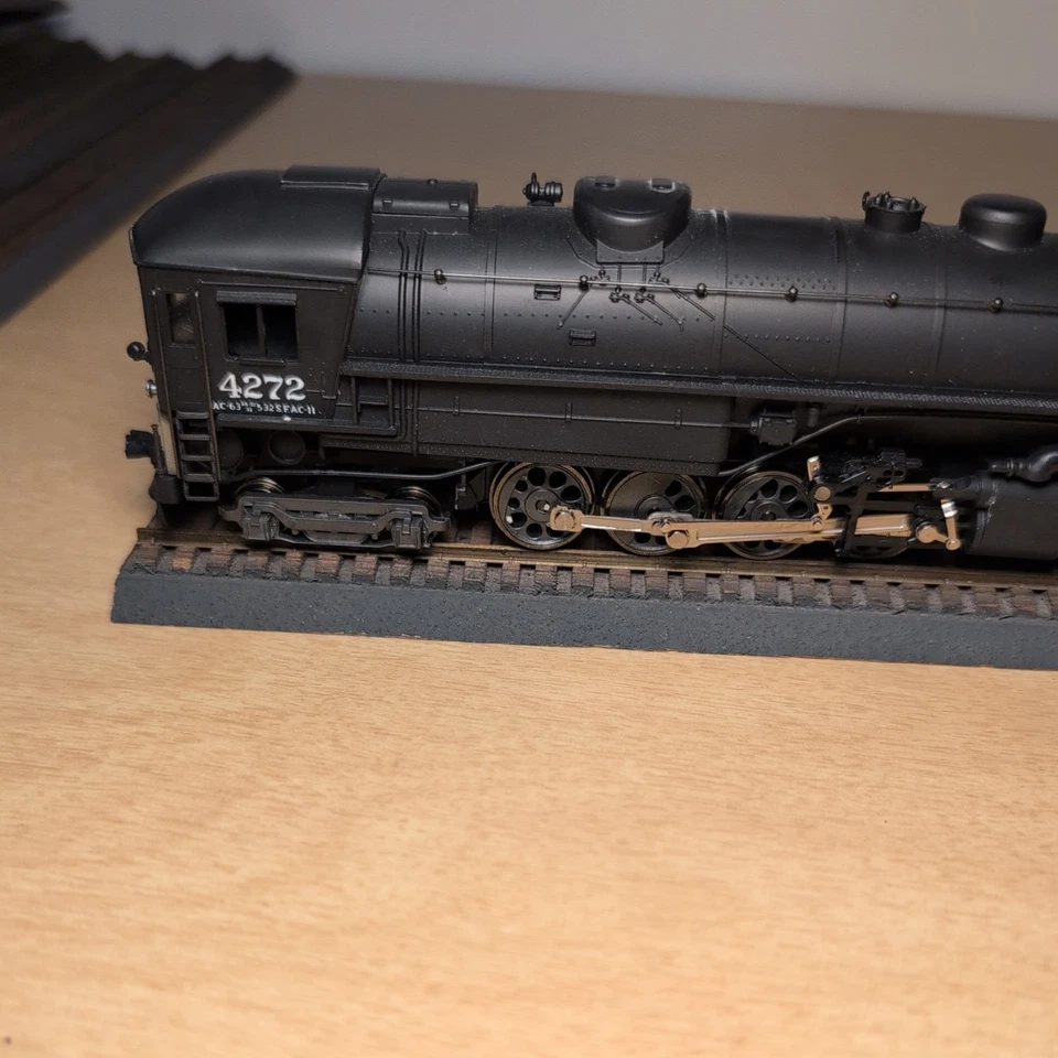 Rivarossi AHM Southern Pacific 4-8-8-2 Cab Forward #4272 . With Tender included - Image 2 of 4