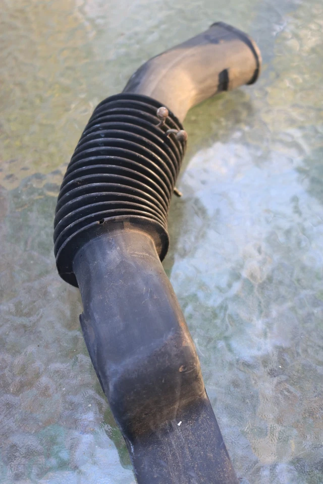 Tubo de admisión de aire de carburador Nissan 720 plástico y tubo Datsun 720 Z24 Z22 OEM RARO Foto 3 de 4