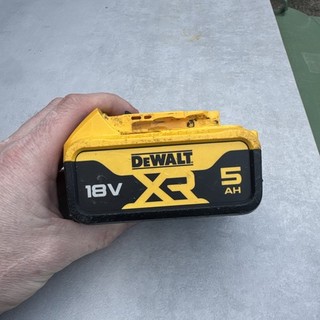 Dewalt 5ah Battery 18v Dcb184 5.0 xr battery power tool good condition