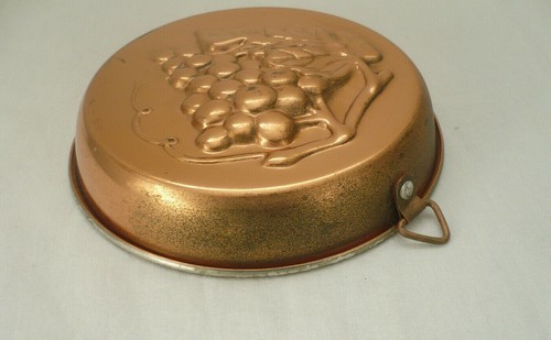 Copper Tin-Lined Grape Mold - Picture 4 of 10