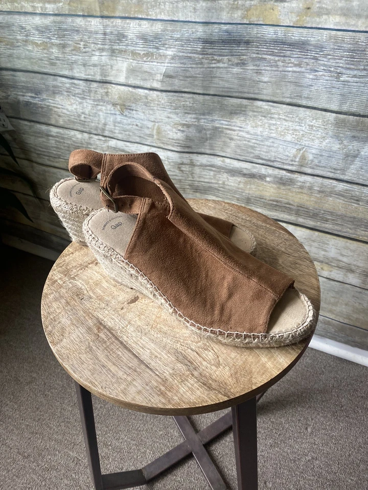 Sandalias de cuña alpargata de cuero gamuza coñac marrón para mujer Gap 7 Foto 2 de 4