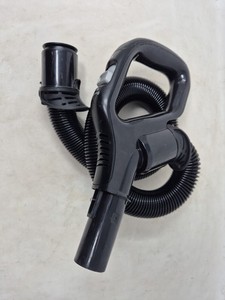 Schwarzer Griff und schwarzer Schlauch = Shark NV602ukt Lift Away Staubsauger