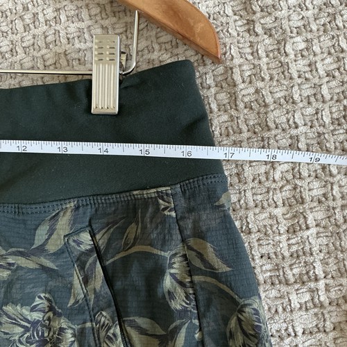 Athleta Trekkie North Printed Shorts Size 12 Athletic Gym - Picture 3 of 8
