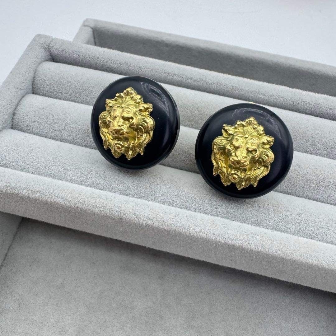 CHANEL   Earrings Lion Head Gold 95P from Japan