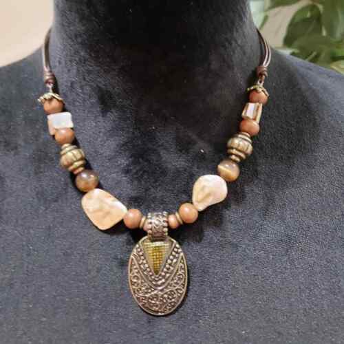 Pendant Necklace with Lobster Clasp Women Fashion Multicolor Stones Round Locket