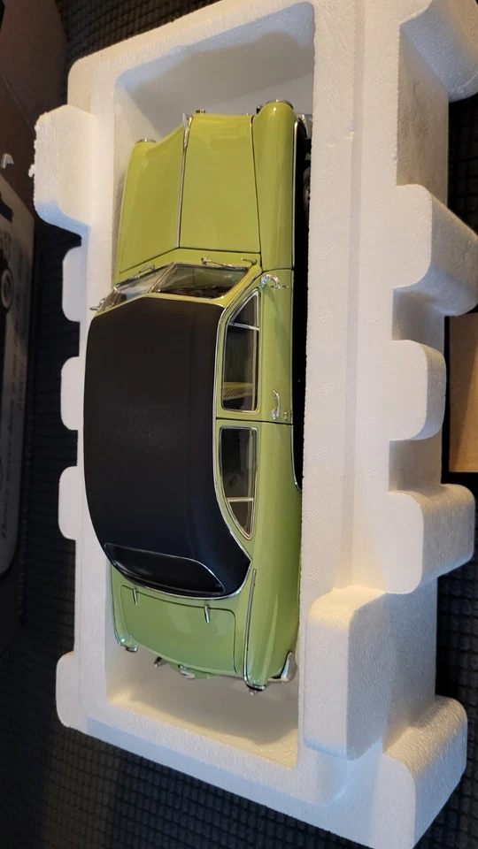 Precision Miniatures U.S.A. Models 1950 Ford Crestliner Sportsman Green 1:18 NIB - Image 4 of 4