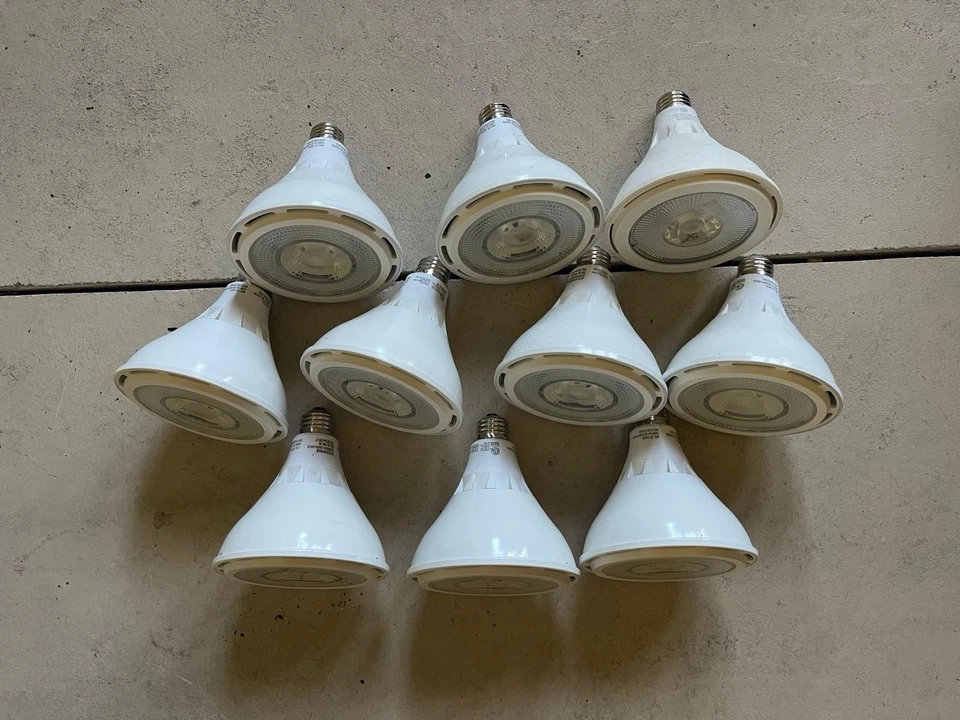 Sylvania PAR38 LED Light Bulbs – 5000K Daylight - Image 2 of 2