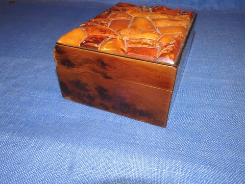 Alte Holz-Schatulle mit Bernstein-Besatz, Edelholz-Furnier, Mitte 20.Jahrh. - Bild 5 von 9