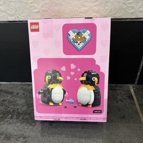 **In HAND SHIPS ASAP** LEGO Penguins In Love Valentine 40886 BRAND NEW Sealed
