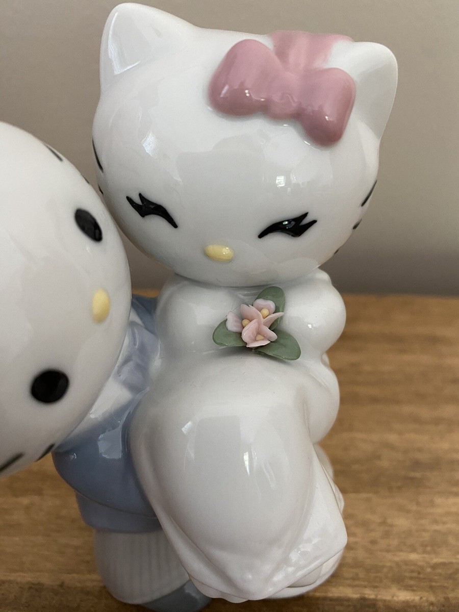 Nao by Lladro - Hello Kitty Gets Married Porcelain Wedding Nao by Lladro - Hello Kitty Gets Married Porcelain Wedding