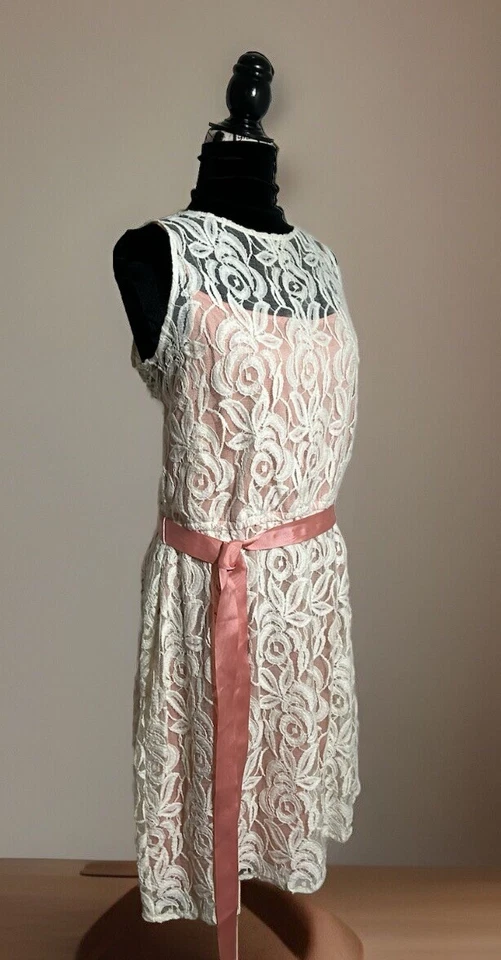 Vestido Sienastudio de encaje superpuesto línea A melocotón debajo con faja de cinta. Talla 16 Nuevo Foto 2 de 4