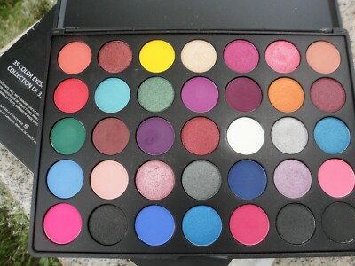 Laritzy Cosmetics 35 Eyeshadow Collection Palette Full Size Bright Colour New