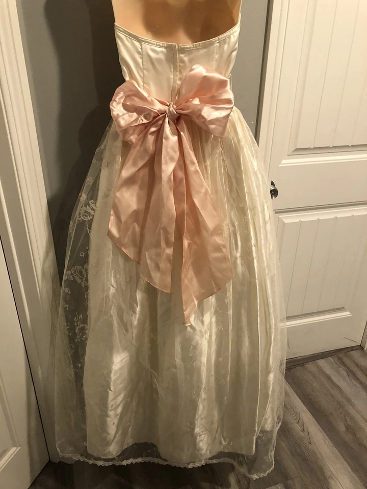 Vestido de renda vintage gunne sax sem alças com laço tamanho 13 formatura júnior - Imagem 4 de 4