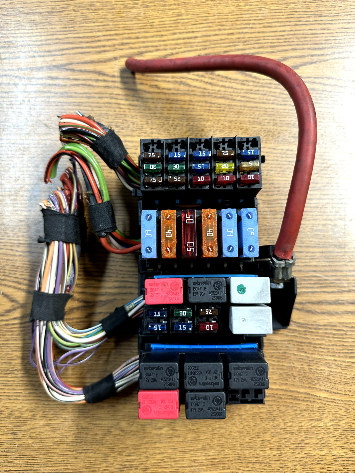 2003-2012 Maserati Quattroporte Front Engine Bay Fuse Relay Block Box OEM