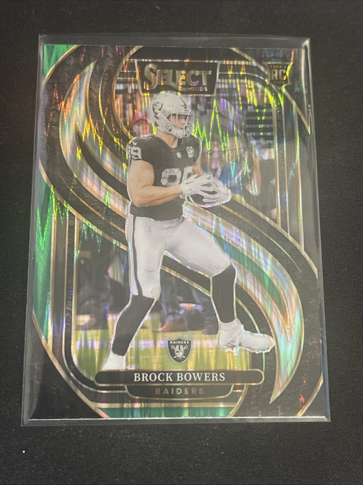 2024 Panini Select - Brock Bowers #118 Black & Green Shock Prizm (RC)