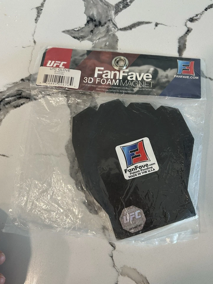 Imán de puño de espuma 3D UFC FanFave - Nuevo stock antiguo negro Foto 2 de 3