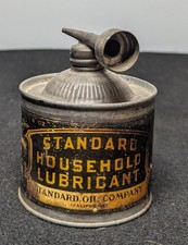 Vtg Antq STANDARD OIL CO IN STANDARD HOUSEHOLD LUBRICANT OIL Small Can w Spout