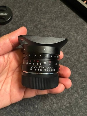Voigtlander Nokton Classic 35mm f/1.4 II MC VM Leica M Mount + LH-6 Square Hood