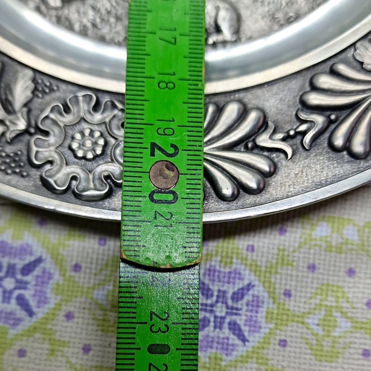 SKS Zinn 95% Wandteller Zinnteller Reliefmotiv Schäfer mit Schafherde 21 Cm